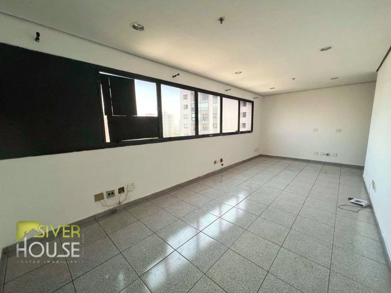 Sala para venda ou Locação no metro São Judas