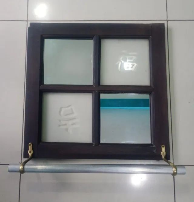 Porta toalha/ toalheiro em vitral com espelhos e kanji