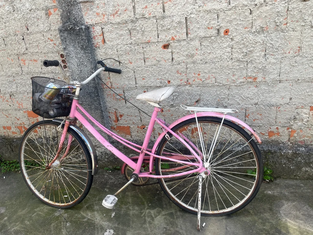 Bicicleta Rosa - Ótima para Passeios!