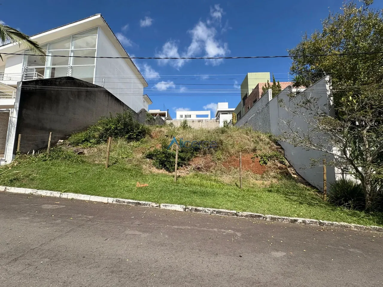 Lote com 532 m² em um dos melhores condomínios da cidade
