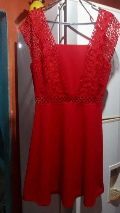 Vestido vermelho de renda