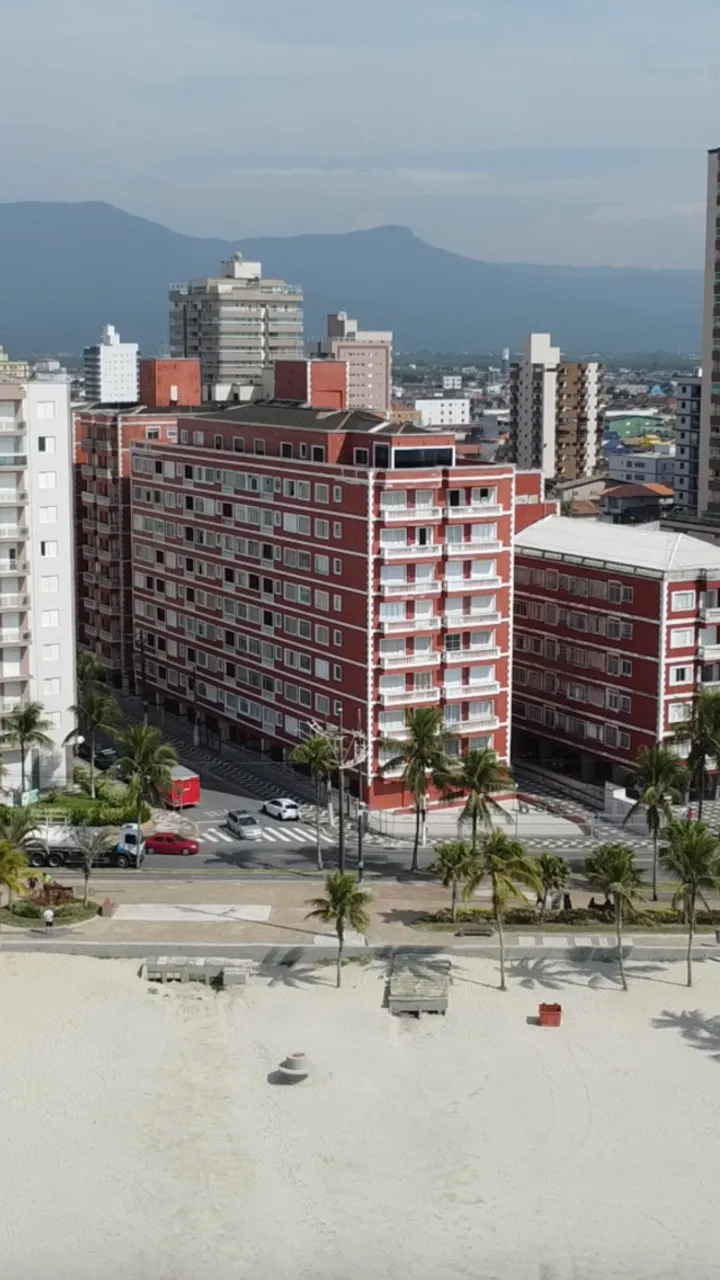Cobertura à venda na Praia Grande com 5 quartos (3 suítes) 2 cozinhas, 2 salas e banheiro