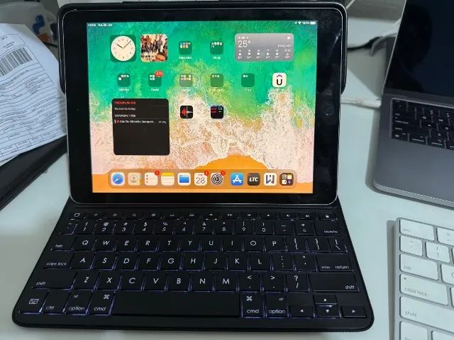 Ipad Pro 9.7 Wi-Fi + Cellular 128 GB + Capa teclado Logitech