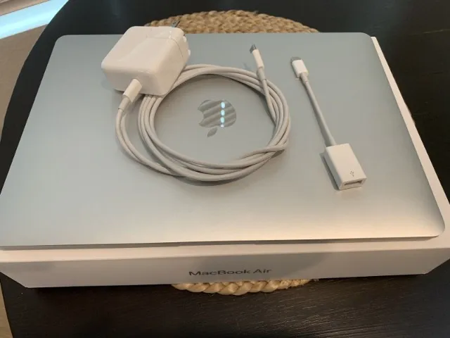 Apple MacBook Air 13 Chip M1 com 16GB Ram e 512Gb Ssd Prata