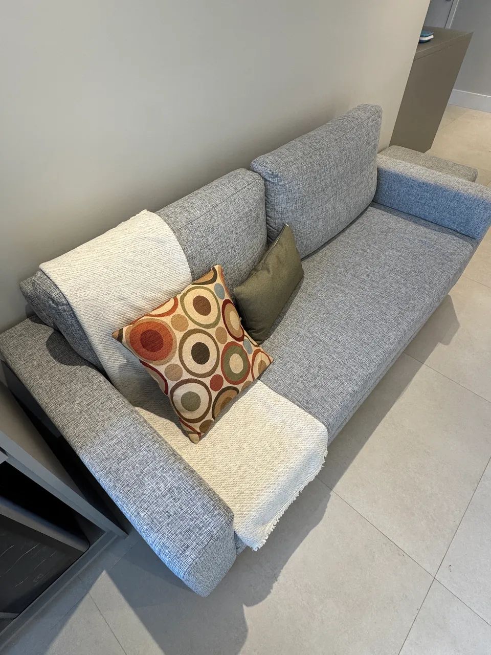 Sofa Muy Tok&Stok cinza 3 lugares - Foto 2