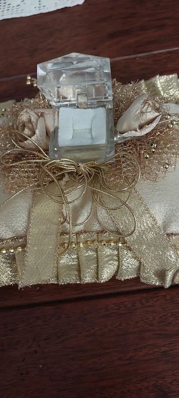 Almofada porta alianças  para bodas de ouro - Foto 2