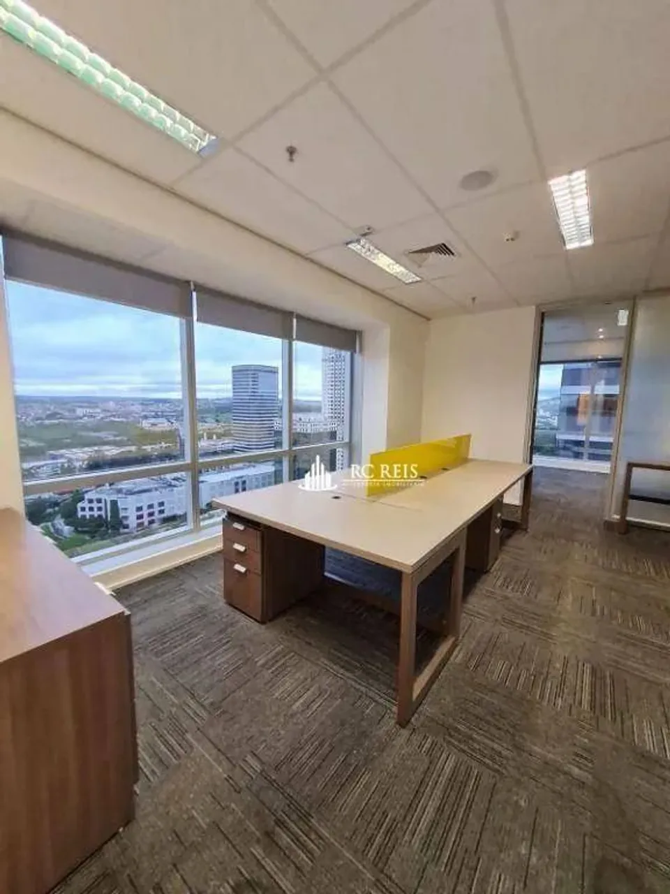 Sala mobiliada para alugar em Alphaville, 66 m² por R$ 5.610,00/mês + encargos locatícios 