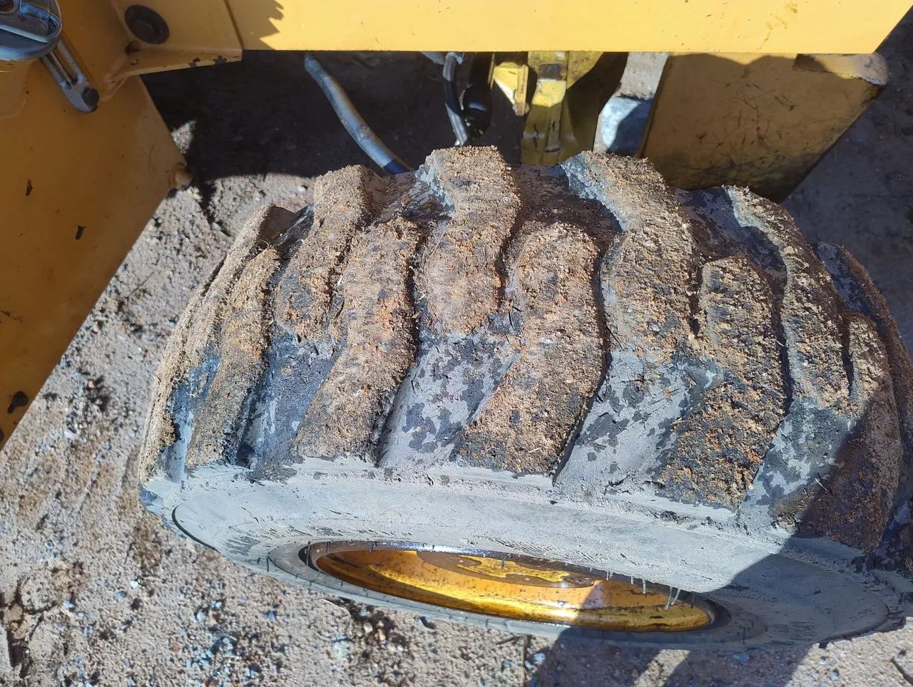 Retroescavadeira 580l  série 3 ano 2005 - Foto 3