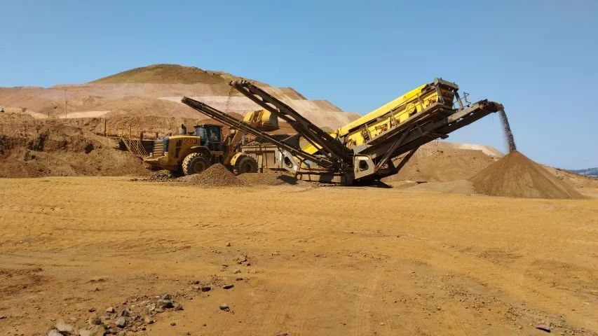 Britador móvel Atlas copco 2014 primário PC6(130x80),secundário PC21 e peneira 3 d 6x1,5