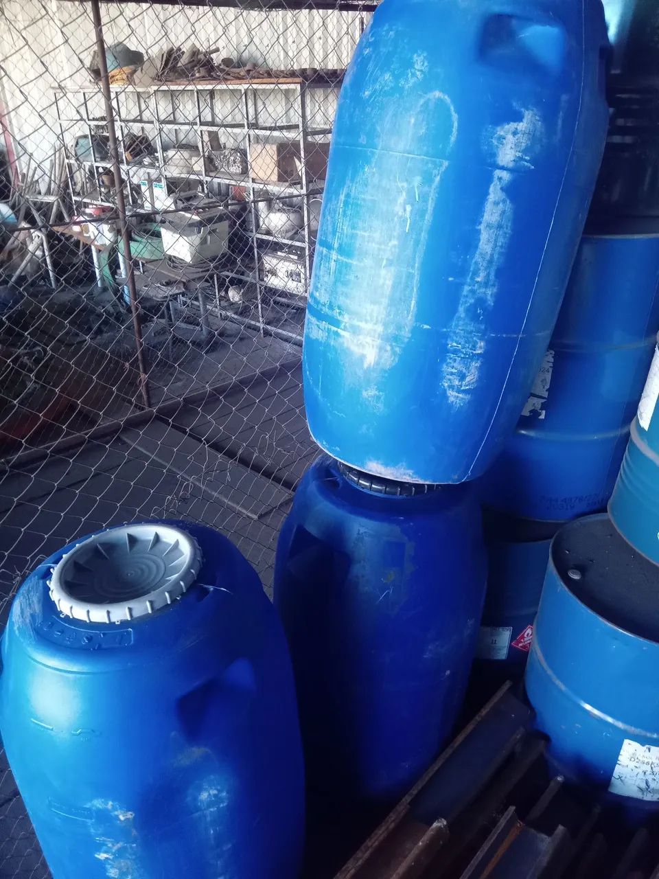 Barris de plástico azul 240litros - Foto 2