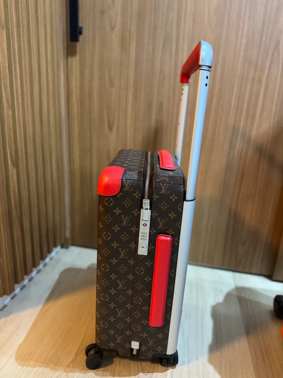 Mala Louis Vuitton Horizon Monogram - Vermelha - Foto 3
