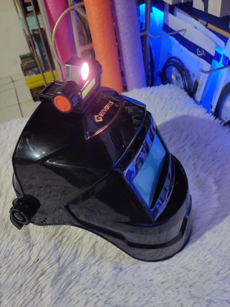 Capacete de Solda com Lanterna Branca e Ultra Violeta Lente Automática - Foto 5