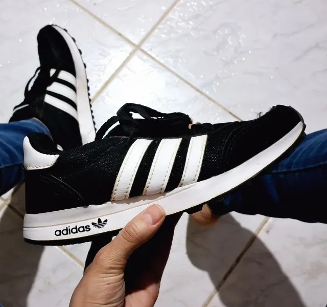 Tenis adidas