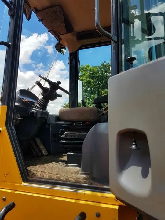 Pá carregadeira Komatsu WA200 ano 2013 - Foto 5