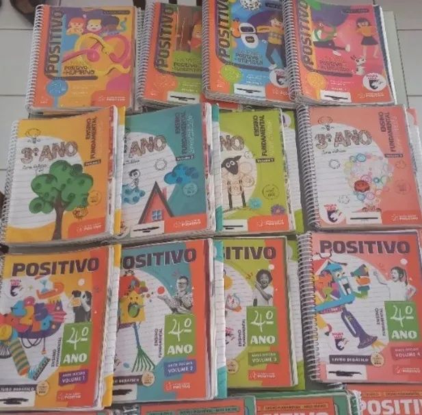 Livros Positivo / Coleção 4 ANO ( Ed. 2023) e 3 ANO (Ed. 2022)  / 100 reais cada coleção 