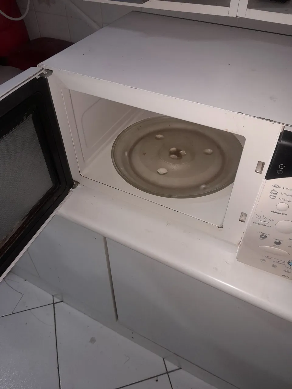 Micro-ondas Branco - Prático e Funcional