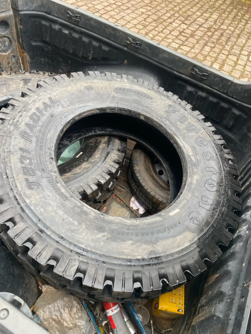 Pneu 295/80R22.5 Firestone T831 152/148G - Misto/Tração 16 Lonas
