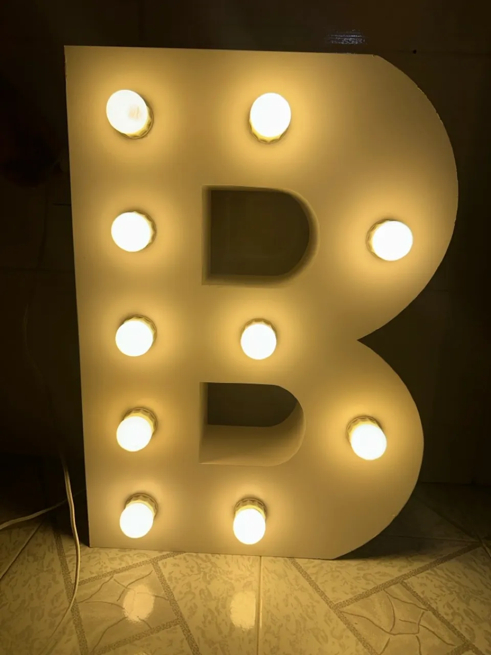 Letra B Iluminada Decorativa