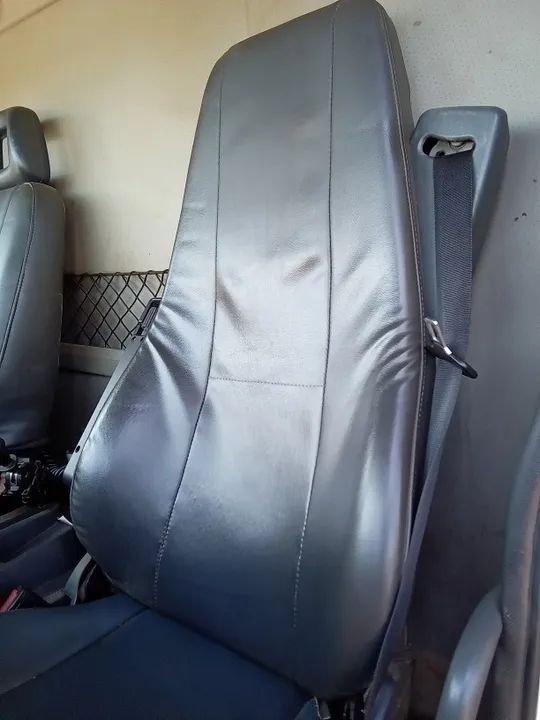 Caminhão basculante 6x4 traçado - Foto 6