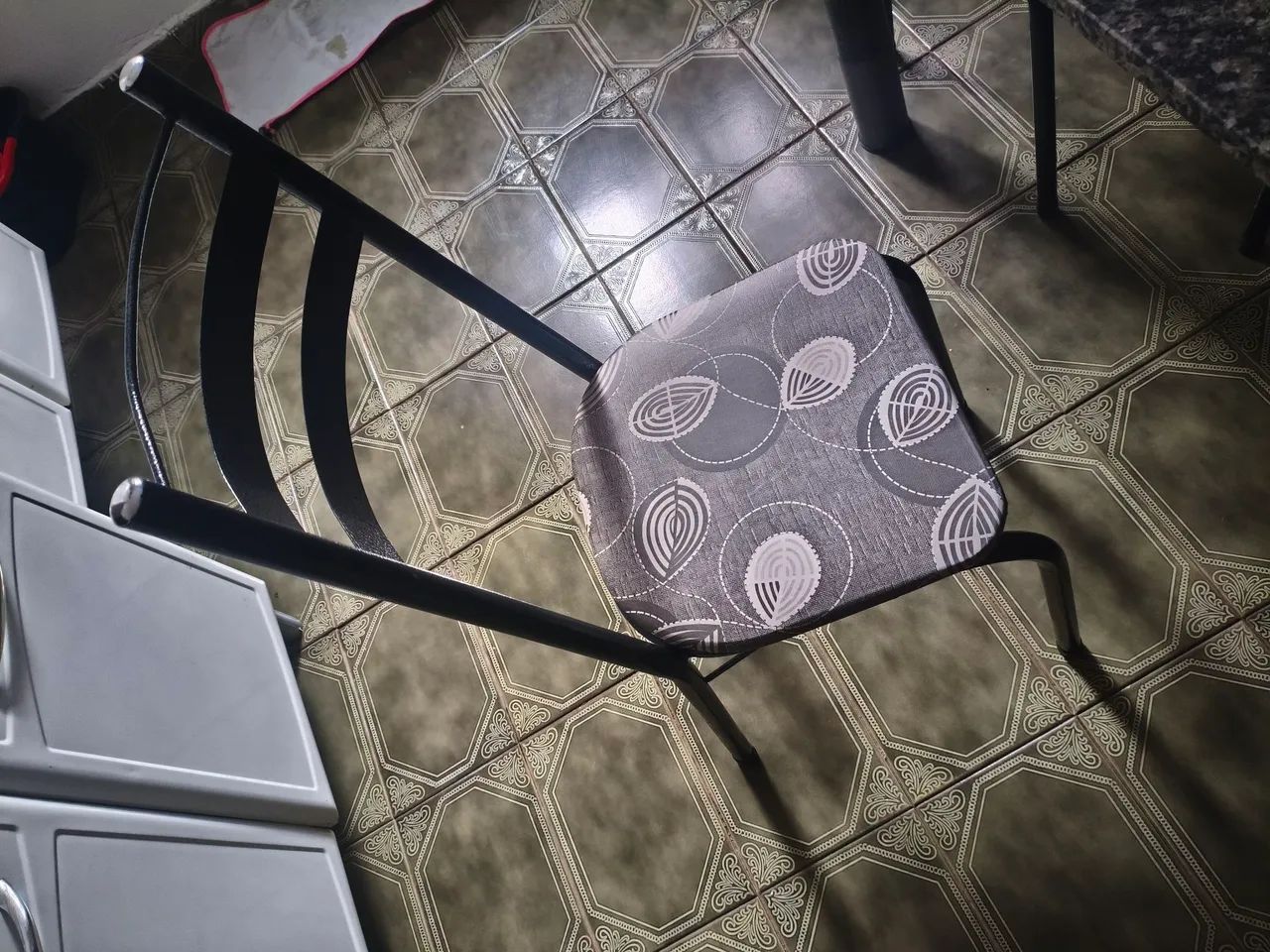Mesa com 4 cadeiras - Foto 4