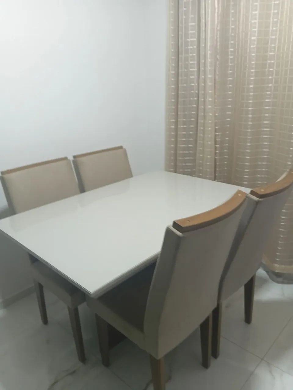 Vendo mesa com 4 cadeiras  usada em perfeito estado  - Foto 2