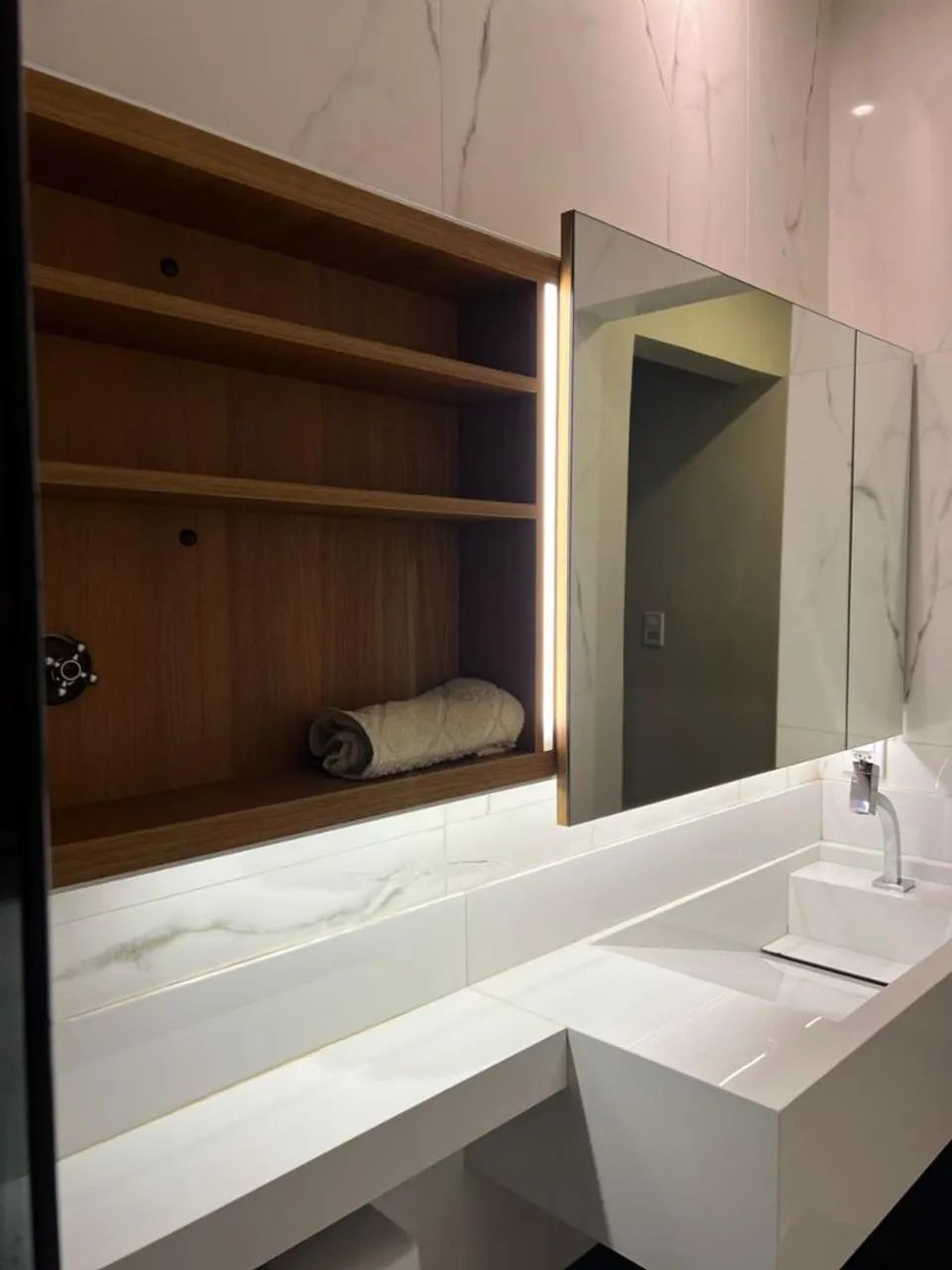Projetamos e fabricamos móveis comerciais em MDF, estrutura metálica, para seu negócio  - Foto 4