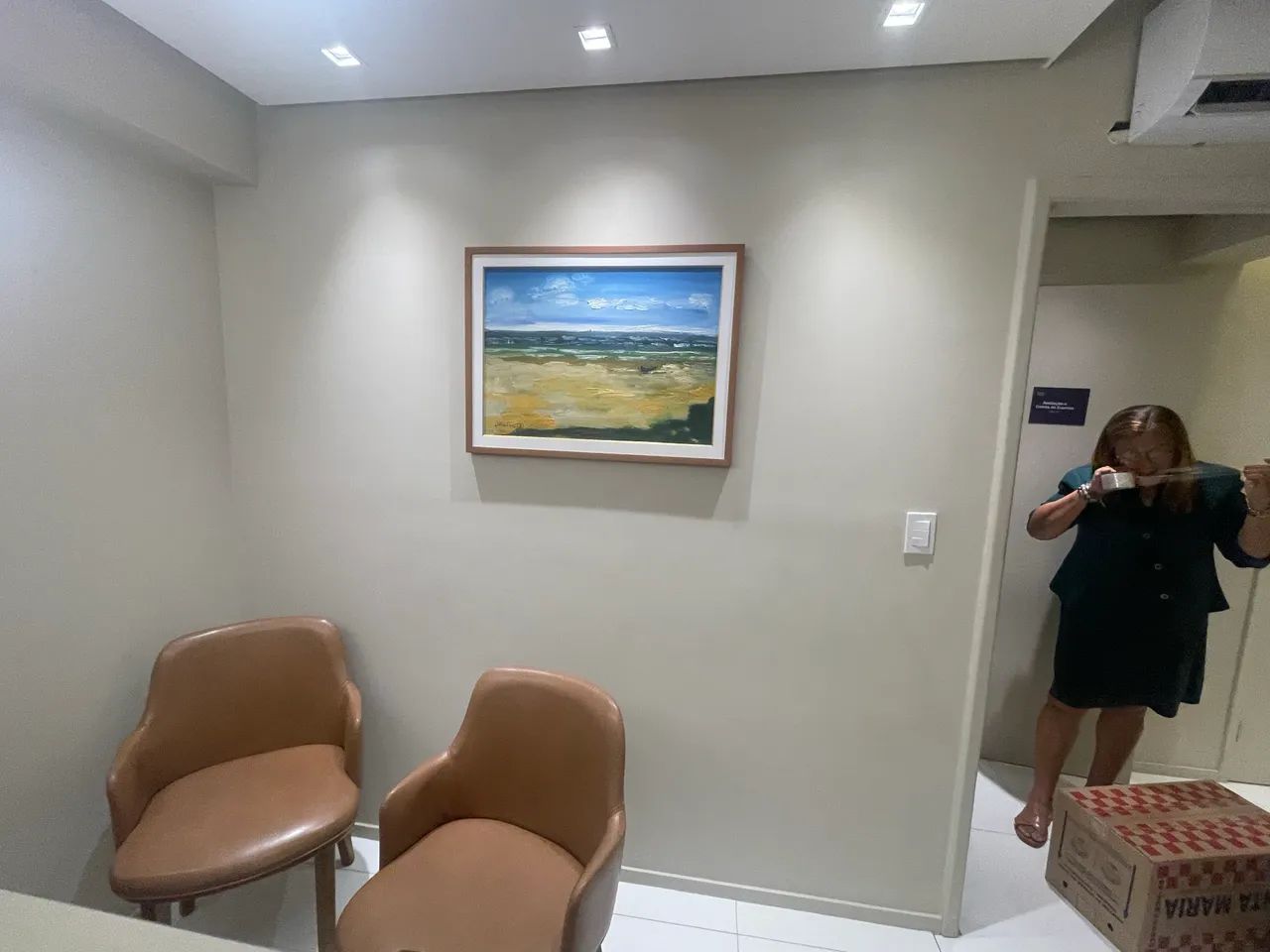 Poltrona couro e madeira - Foto 2