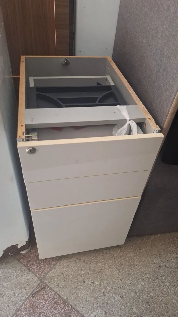 Mesa em L com gaveteiro em ótimo estado.   - Foto 2