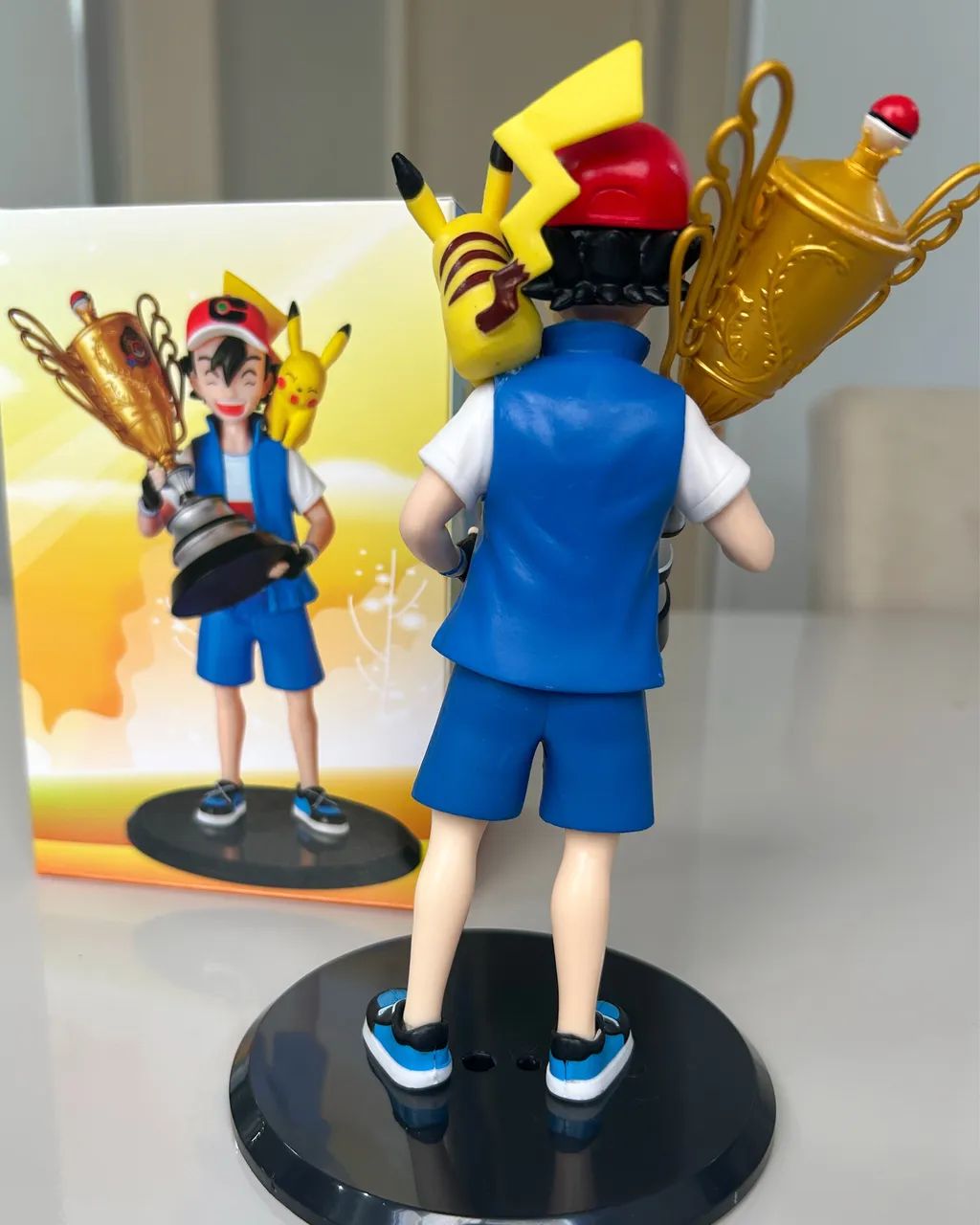 Boneco Ash Pokémon Pikachu Trofeu Action figure - Foto 3