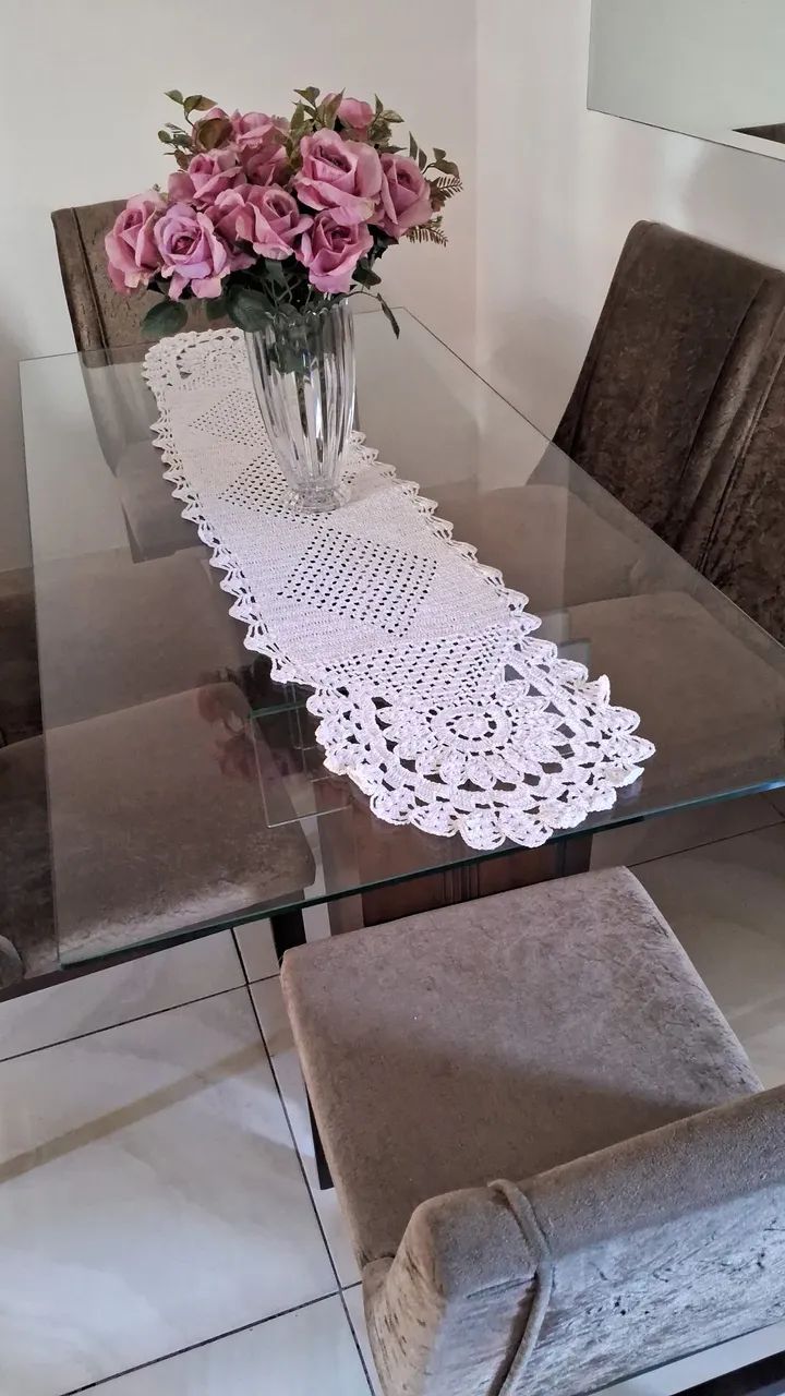Vendo mesa com 6 cadeiras em perfeito estado - Foto 2