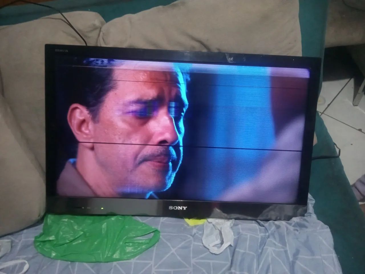 Tv Sony LCD com marcas de uso