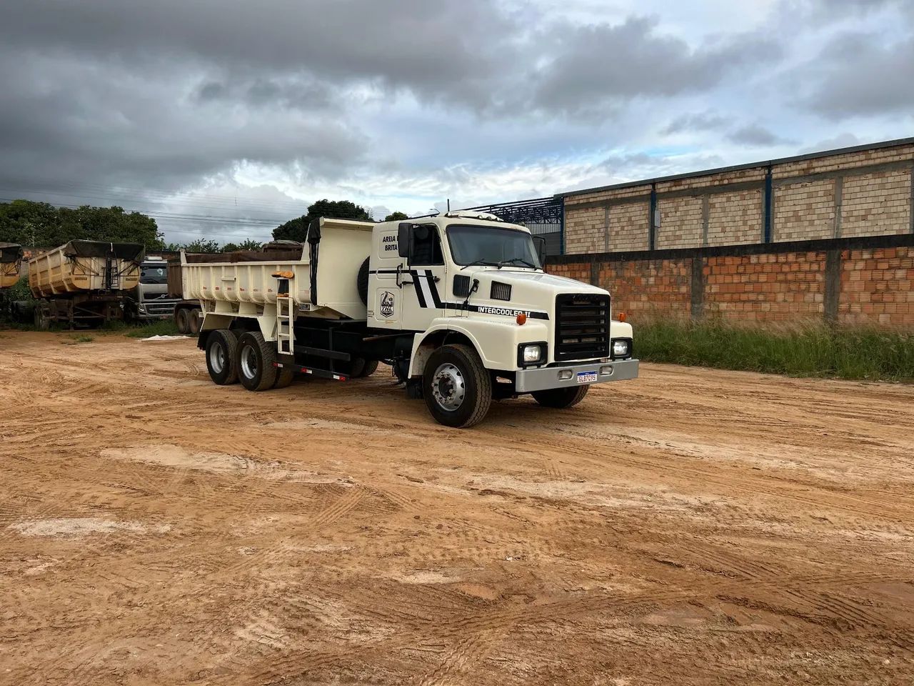 Volvo n10 XH intercooler caçamba - Foto 5