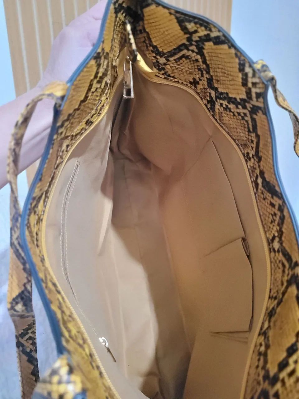 Bolsa Feminina Grande de Ombro - Estampa Python / Cobra Amarela - Foto 4