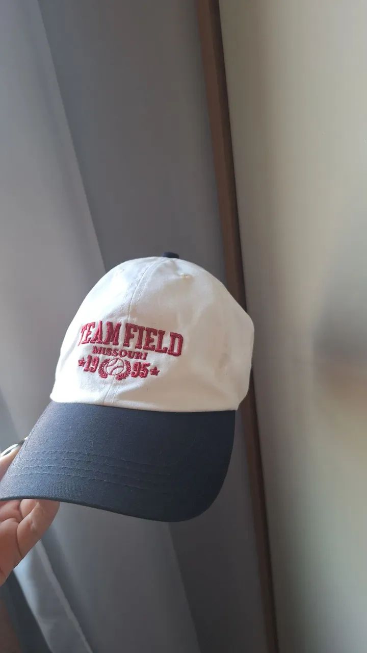 Boné estilo americano ajustável 