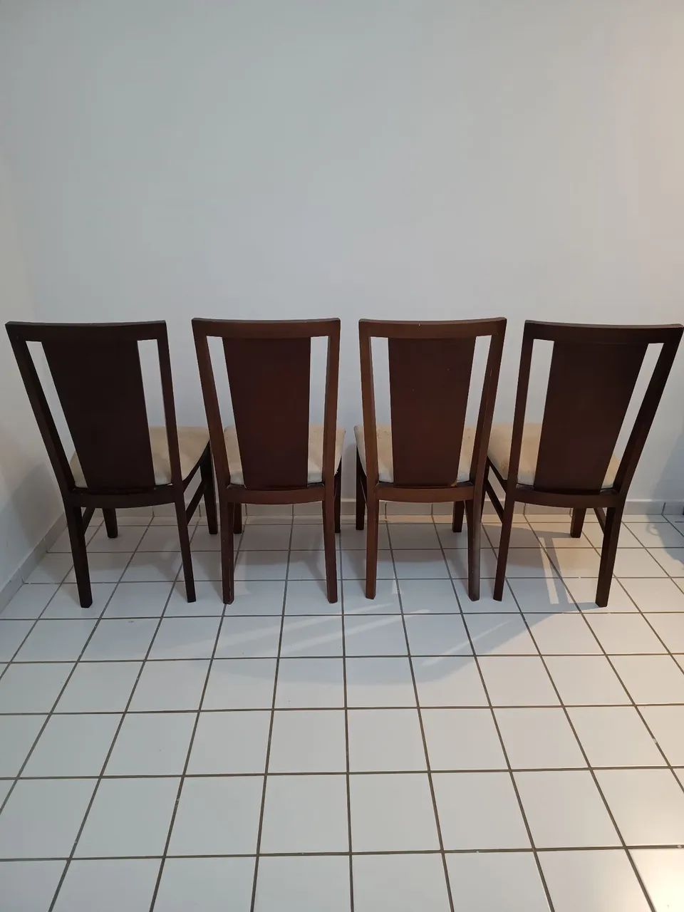 Vendo 4 cadeiras de madeira. - Foto 2