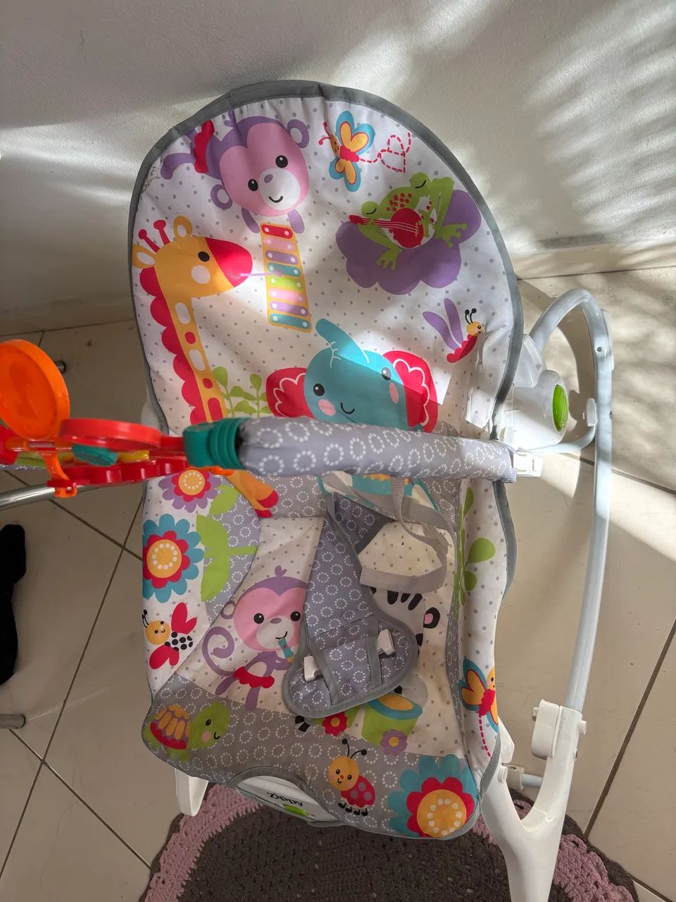 Cadeira de balanço infantil 