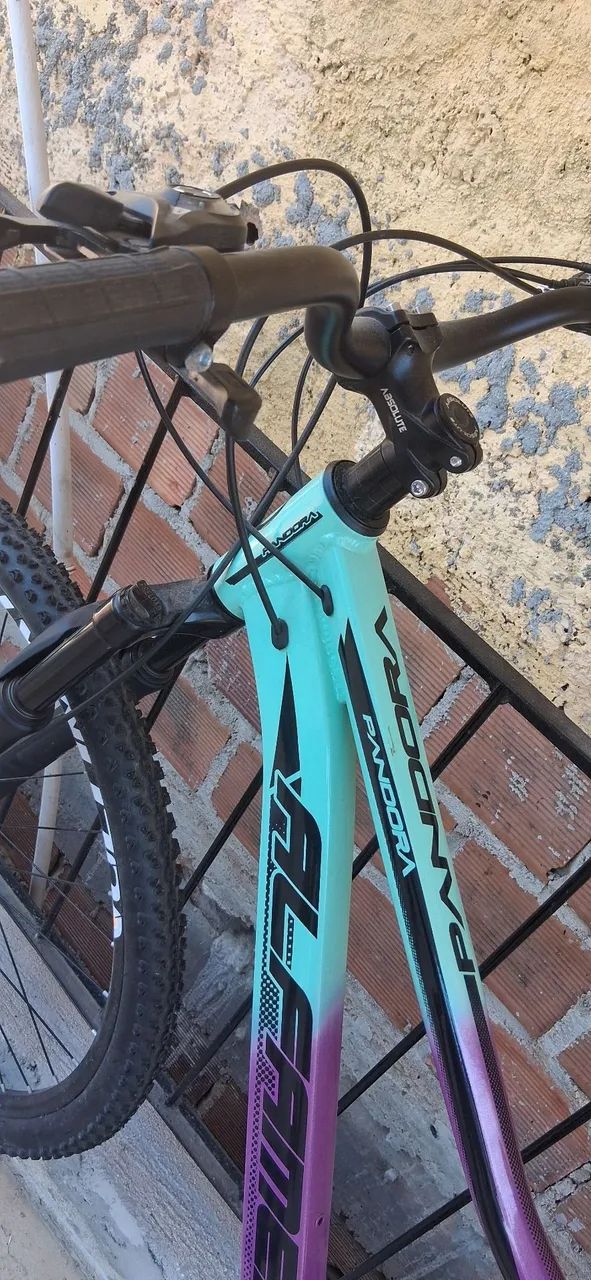 Bicicleta aro 29 Semi nova - Foto 4