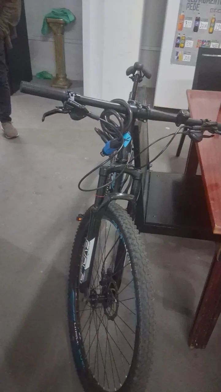 Vendo bicicleta Aro 29 semi nova - Foto 3