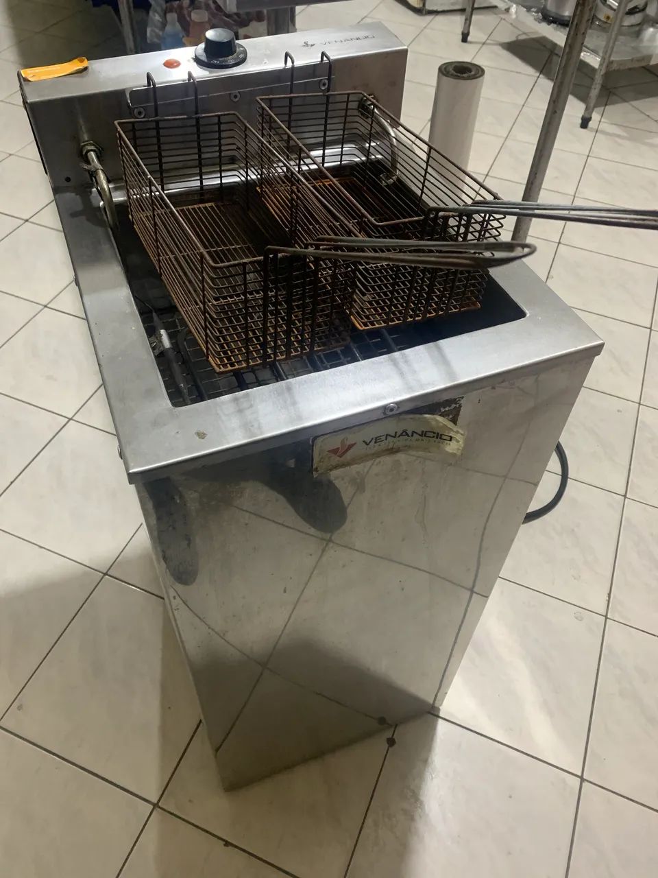 Fritadeira Elétrica água e óleo Venâncio 220v