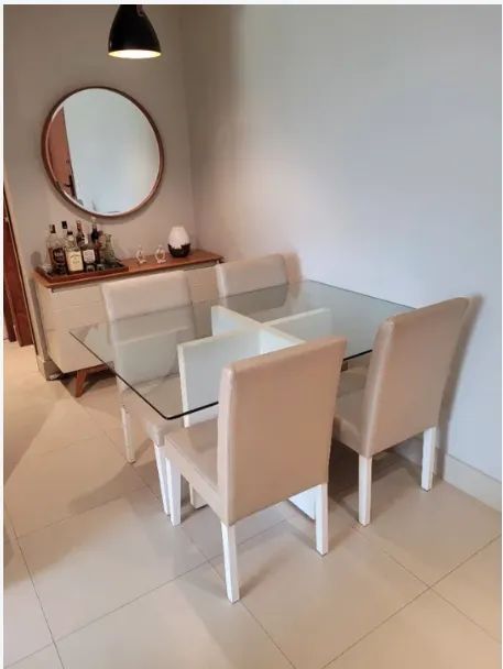 Mesa com 4 cadeiras