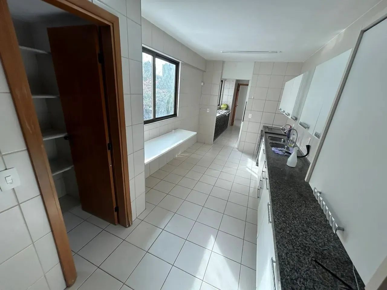 Alugo amplo apartamento com quatro quartos em Setubal - Foto 8