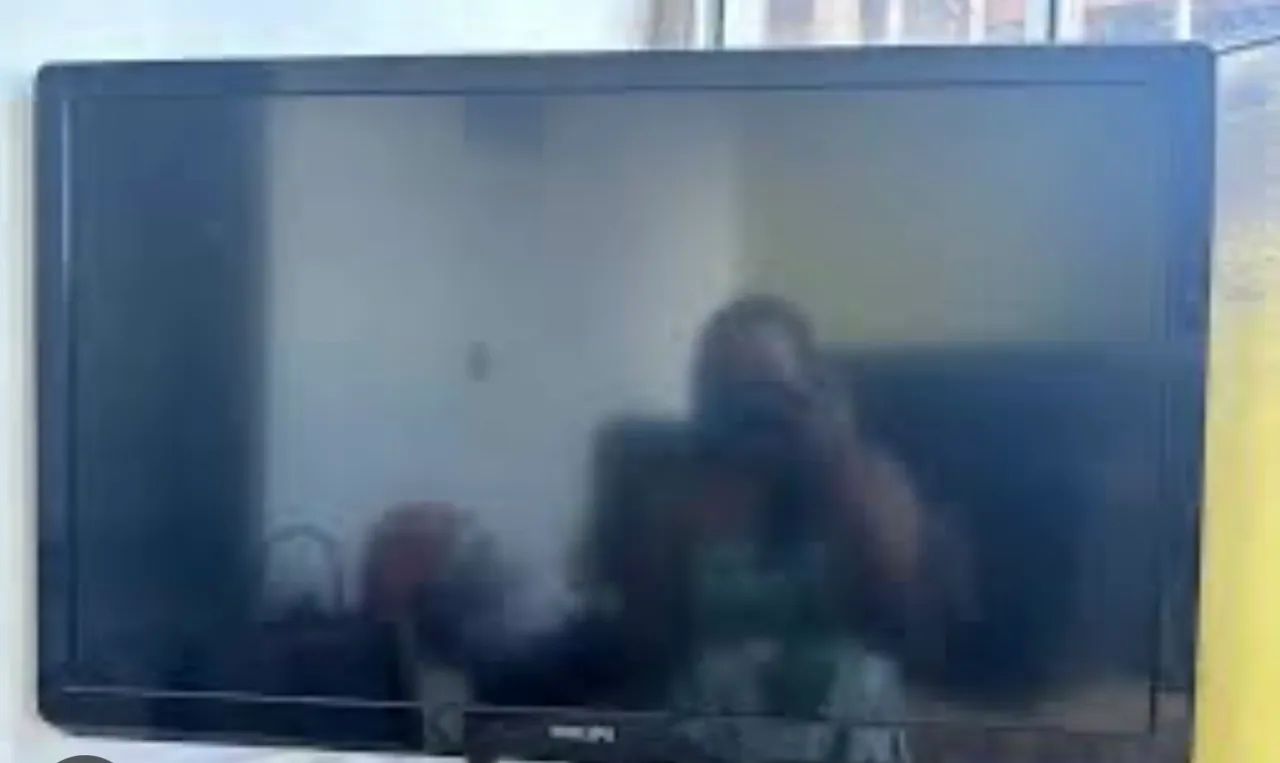 Tv Philips 32 polegadas.  - Foto 2