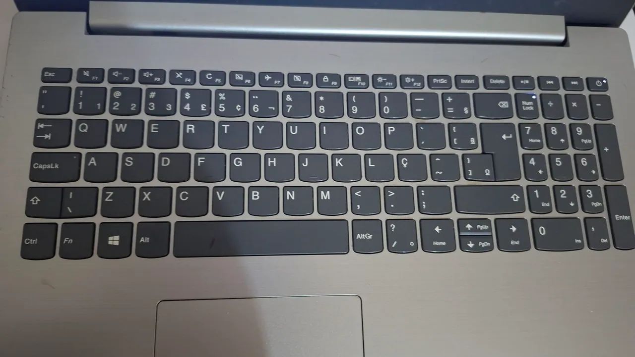 Notebook Lenovo com a tela quebrada 
