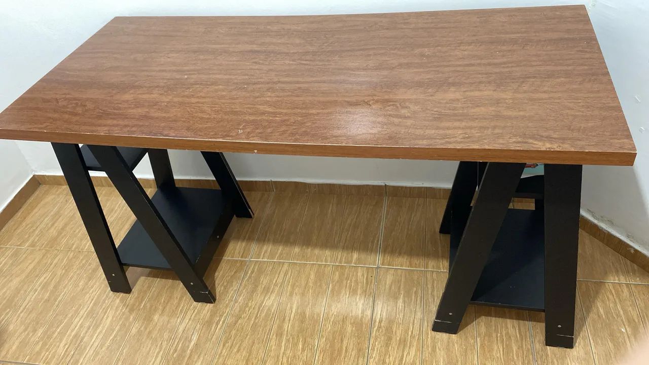 vende-se escrivaninha semi nova  - Foto 3
