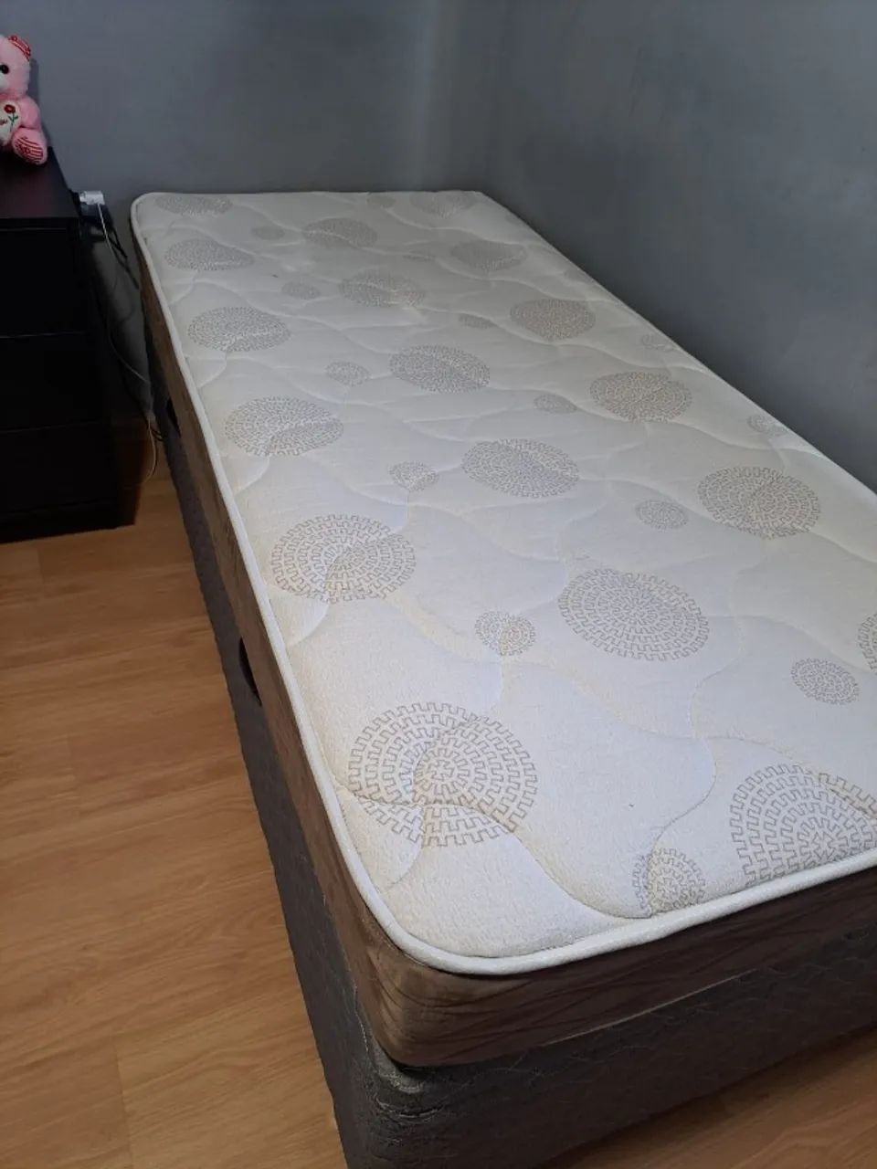 CAMA BOX SOLTEIRO EM BOM ESTADO COM COLCHÃO 