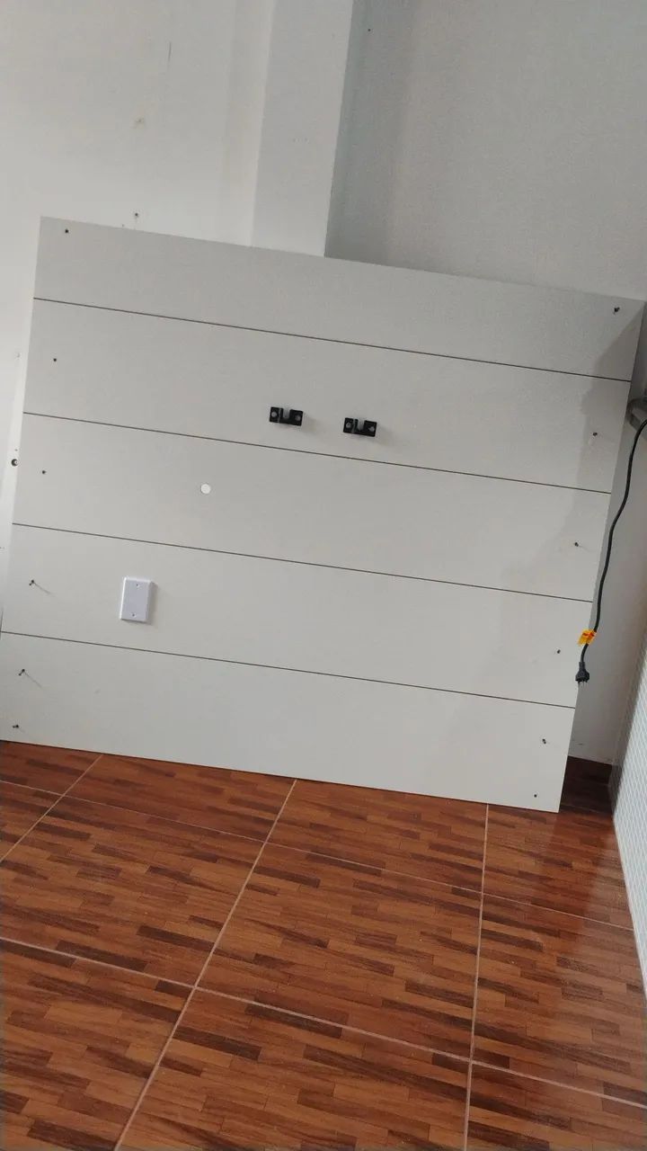 Painel para TV com suporte fixo