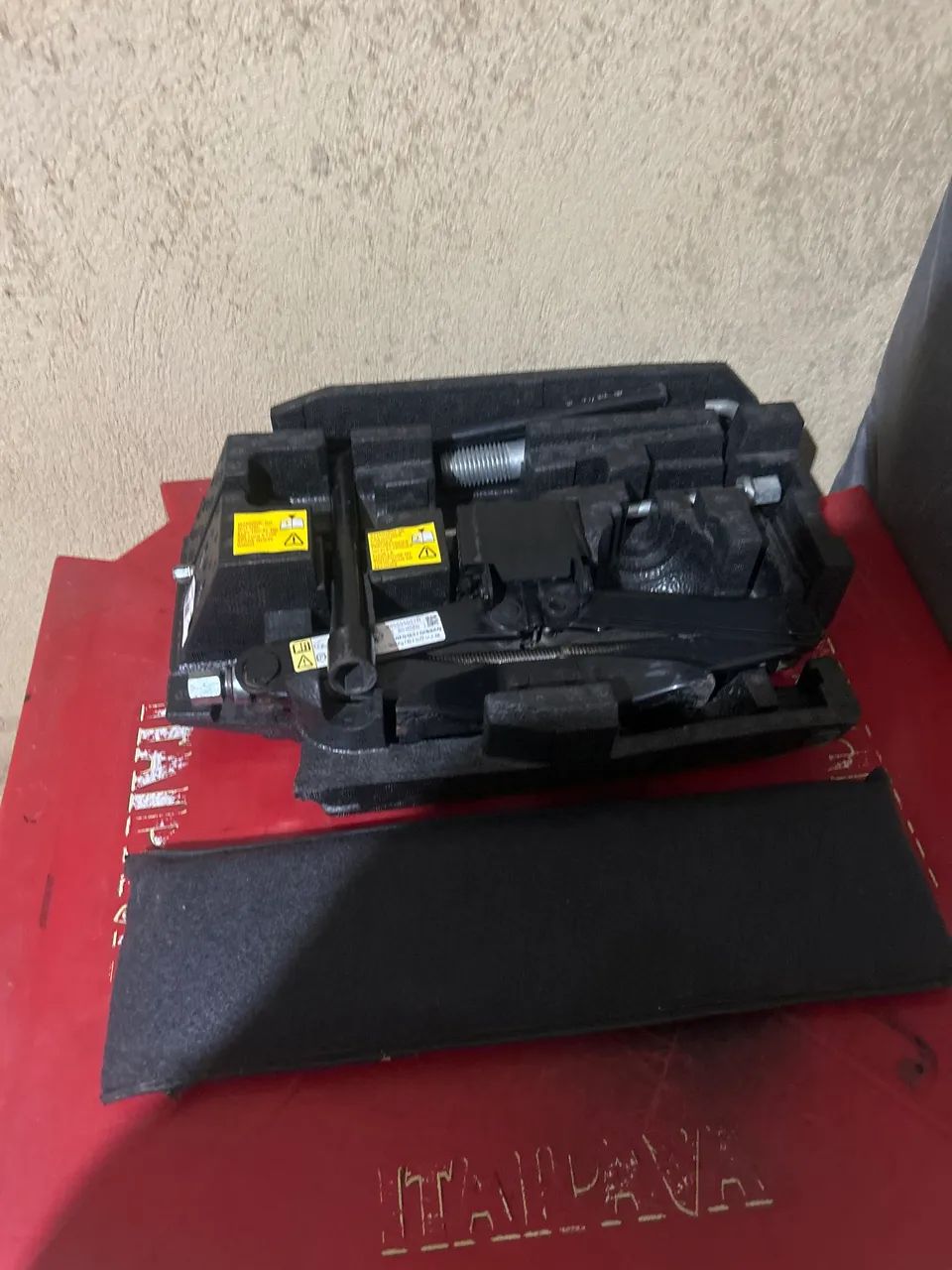 Macaco chave de roda kit ferramenta e triângulo do Renault Master - Foto 3