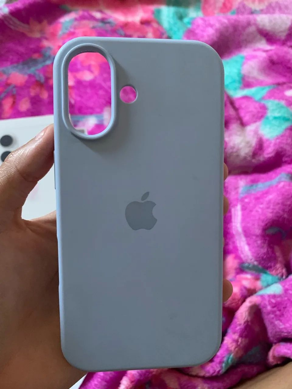 Caixa do iPhone 16, acompanhada com 3 capinhas e cabo original 