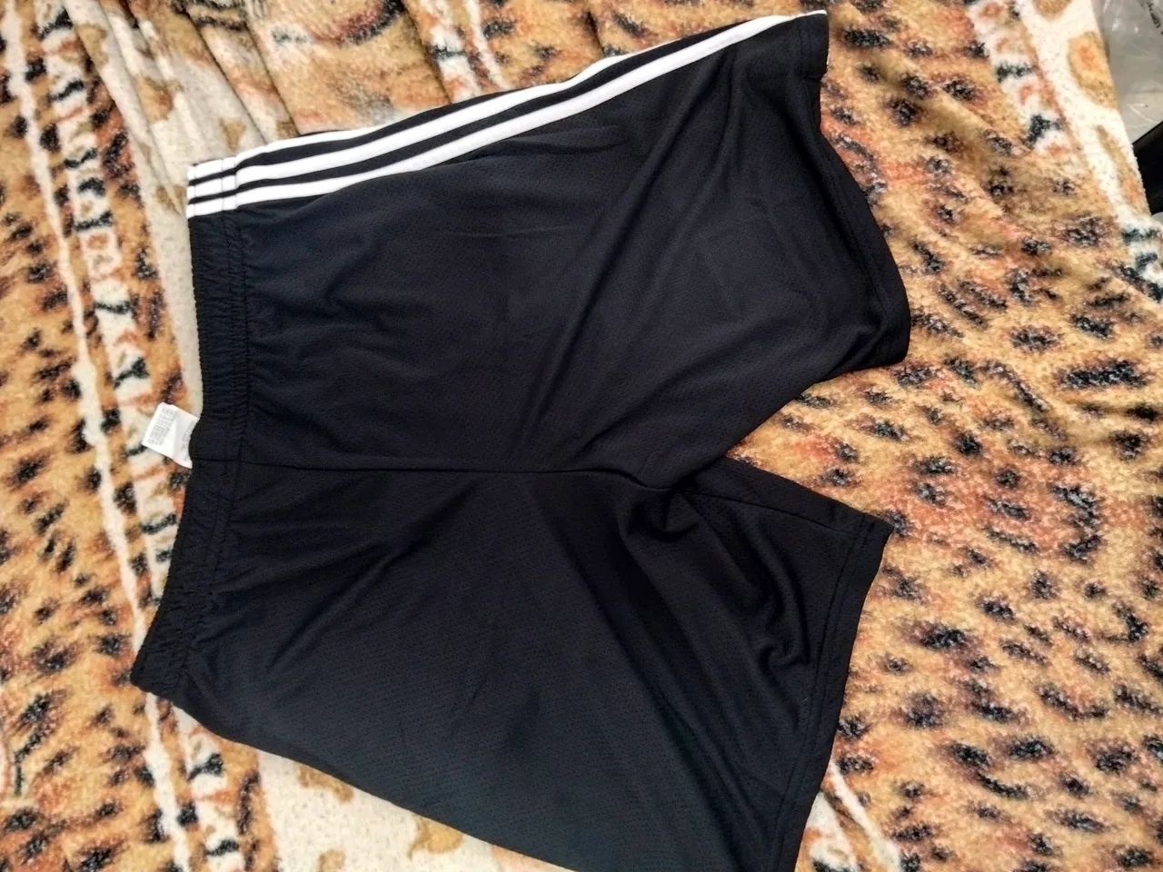 Bermuda da Adidas,nunca usada. - Foto 2