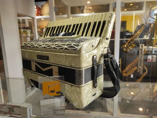 Acordeon 120 baixos Michael Branca Perolada - Foto 2